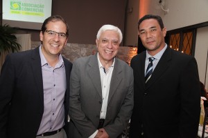 O Prefeito Raul Gírio e o Secretário Sérgio Nakagi com o Presidente da Coplana, José Rossato.